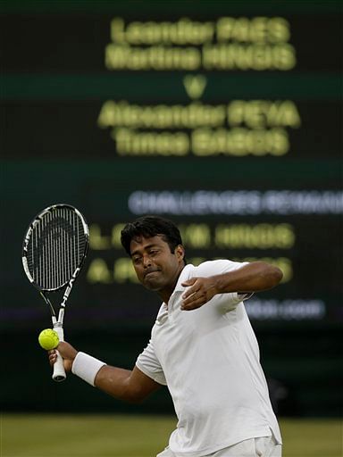 Leander Paes and Martina Hingis beat Alexander Peya and Timea Babos 6-1 6-1 in the final.