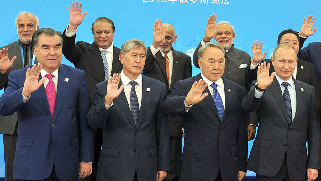 Prime Minster Narendra Modi with Prime Minister Nawaz Sharif with other dignitaries at SCO summit. (Photo: <a href="http://pibphoto.nic.in/photo/2015/Jul/l2015071067518.jpg">PIB</a>)