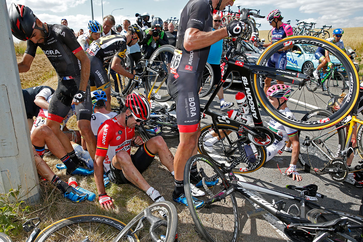 Tour de France was held up for nearly 2 minutes after a massive crash involving 20 riders.