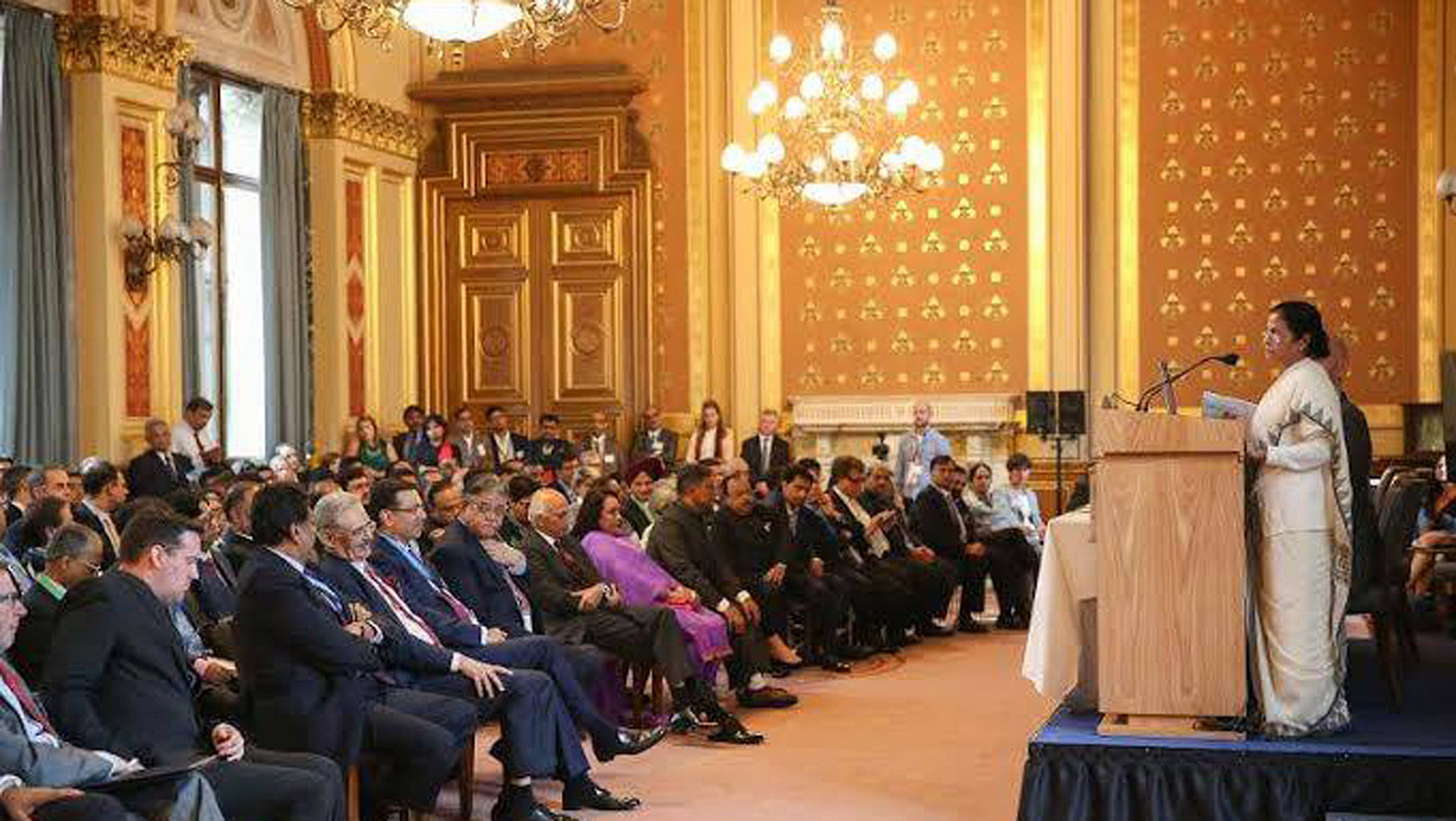 

West Bengal Chief Minister Mamata Banerjee addressing business delegates of UK at Foreign and Commonwealth Office, London. (Photo courtesy: <a href="https://www.facebook.com/MamataBanerjeeOfficial?fref=photo">www.facebook.com/MamataBanerjeeOfficial</a>)
