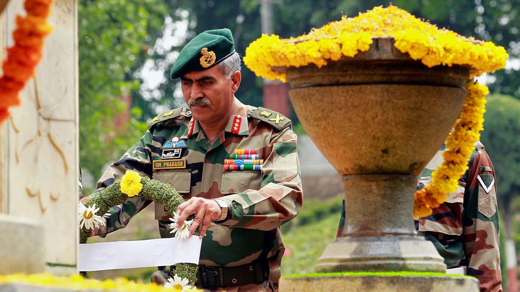 Lieutenant General Om Prakash, lays a wreath at a war memorial during “Vijay Diwas”  in Srinagar July 26, 2012. (Photo: Reuters)