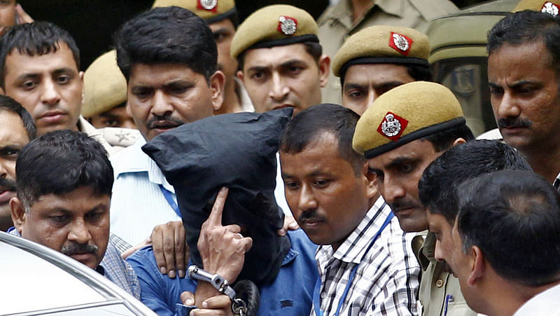 Police escort Yasin Bhatkal (head covered) outside a court in New Delhi August 30, 2013. (Photo: Reuters)