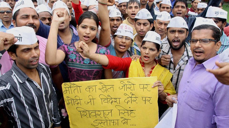 AAP activists protest against the Vyapam scam. (Photo: PTI)