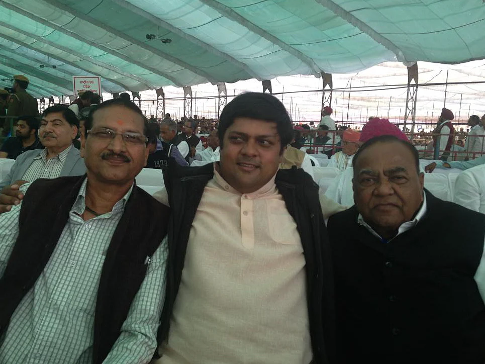 Vasundhara Raje’s MP son Dushyant Singh (Centre). (Photo: <a href="https://twitter.com/DushyantDholpur">twitter.com</a>/<a href="https://twitter.com/DushyantDholpur">@<b>DushyantDholpur</b></a>)