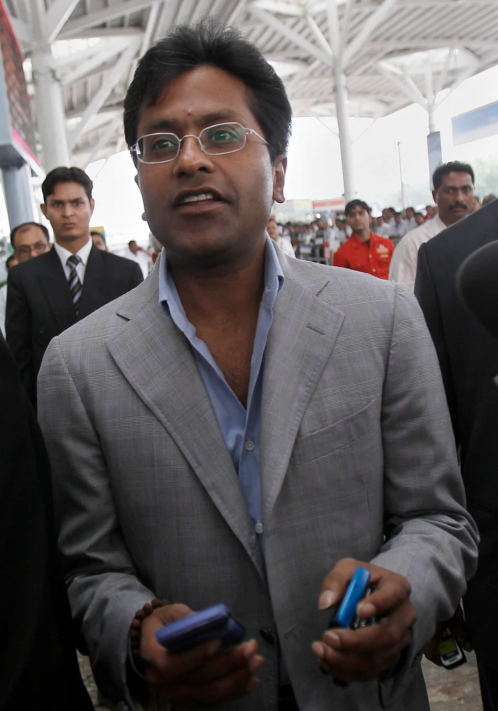 Сушмита сен с багажом. Лалит моди. Have sushmita sen and lalit modi broken up? changes in instagram bio sparks rumours of a split. Лалит моди. Лалит моди.