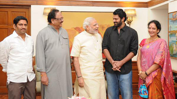 PM Narendra Modi, ‘Baahubali’ actor Prabhas and Telegu actor Krishnam
Raju in a candid shot. (Photo: Twitter/<a href="https://twitter.com/narendramodi">@narendramodi</a>)