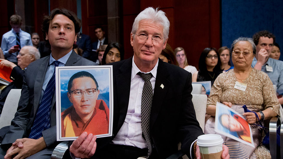 American actor and activist Richard Gere&nbsp;holds a photo of Tulku Tenzin Delek Rinpoche, one of the most respected and revered Tibetan lamas, who passed away in custody in a Chinese prison on July 12. (Photo: AP)