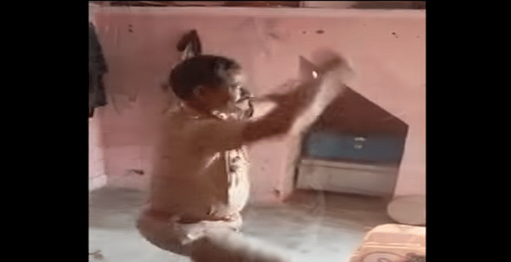 Noida policeman dancing in uniform. (Photo: YouTube screengrab)