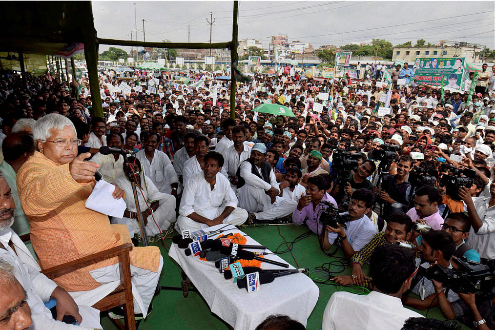  Lalu Yadav and Nitish Kumar have tied up before the assembly polls, but each has a distinct campaign style. 
