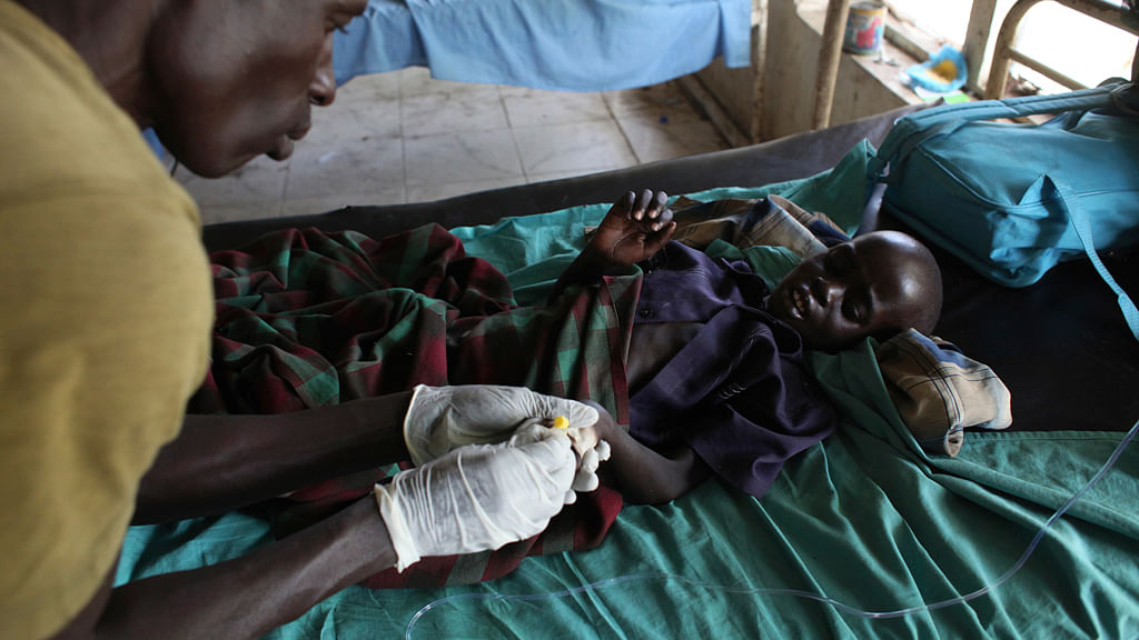 Medic treating child for malaria in South Sudan’s city of Bor in March 2014. (Photo: Reuters)