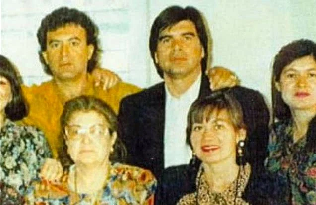 Enedina Arellano Felix, (sitting) second from left with the Felix clan (Photo: <a href="https://www.youtube.com/watch?v=vRQuGW4Rfxc">YouTube</a>)
