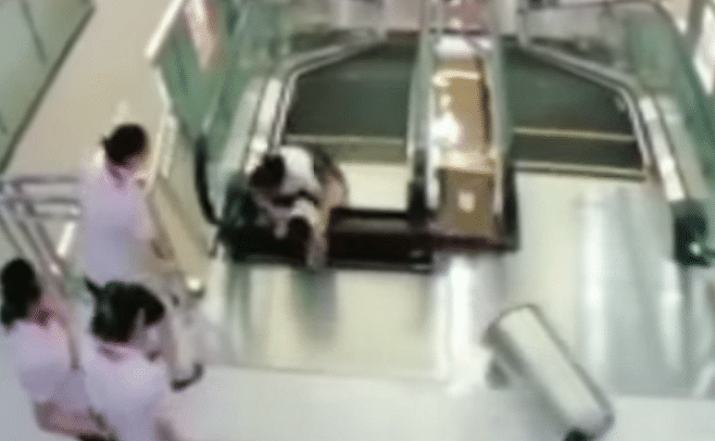 A woman got&nbsp;trapped in an escalator in a mall in China. (Photo: YouTube screengrab)