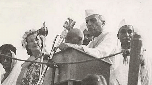 Pandit Jawaharlal Nehru at the Red Fort on August 15, 1947 (Courtesy: <a href="https://twitter.com/IndiaHistorypic">Twitter.com/IndianHistoryPics</a>)