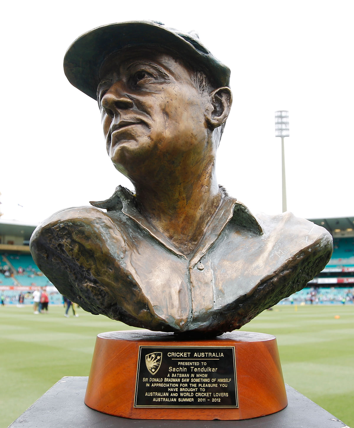 A bust of the late Sir Don Bradman was presented to Sachin Tendulkar by Cricket Australia in 2012.(Photo: Reuters)