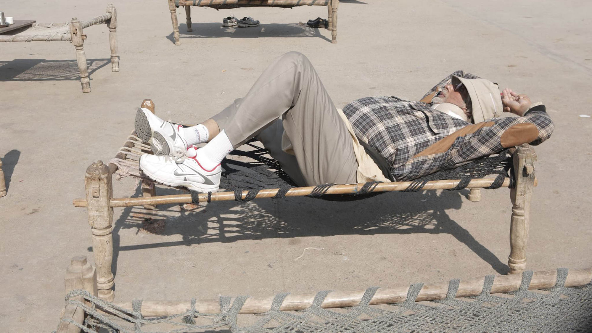 Amitabh Bachchan enjoys a snooze in the movie <i>Piku</i>.