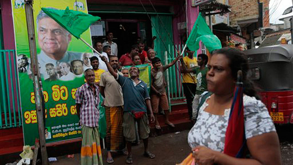 Supporters of Sri Lanka’s ruling United National Party celebrate their party’s election performance in Colombo,Sri Lanka, August. 18, 2015. (Photo: AP)