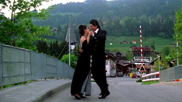A still of Shah Rukh Khan and Kajol from Dilwale Dulhaniya Le Jayenge. (Photo Courtesy: YouTube <a href="https://www.youtube.com/watch?v=XDBbSqZb6nc">Screengrab</a>)