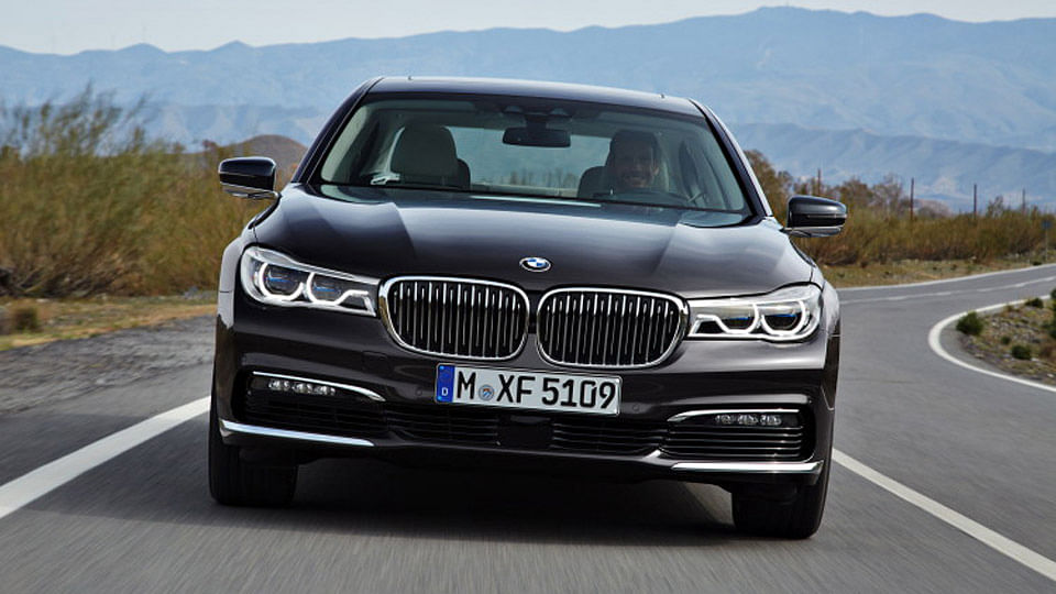 BMW recently launched the 7-Series, and it will definitely give the Mercedes Benz S-Class a run for its money. 