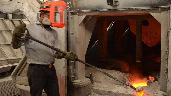 Worker in Vedanta’s aluminium smelter. (Photo: Vedanta website)