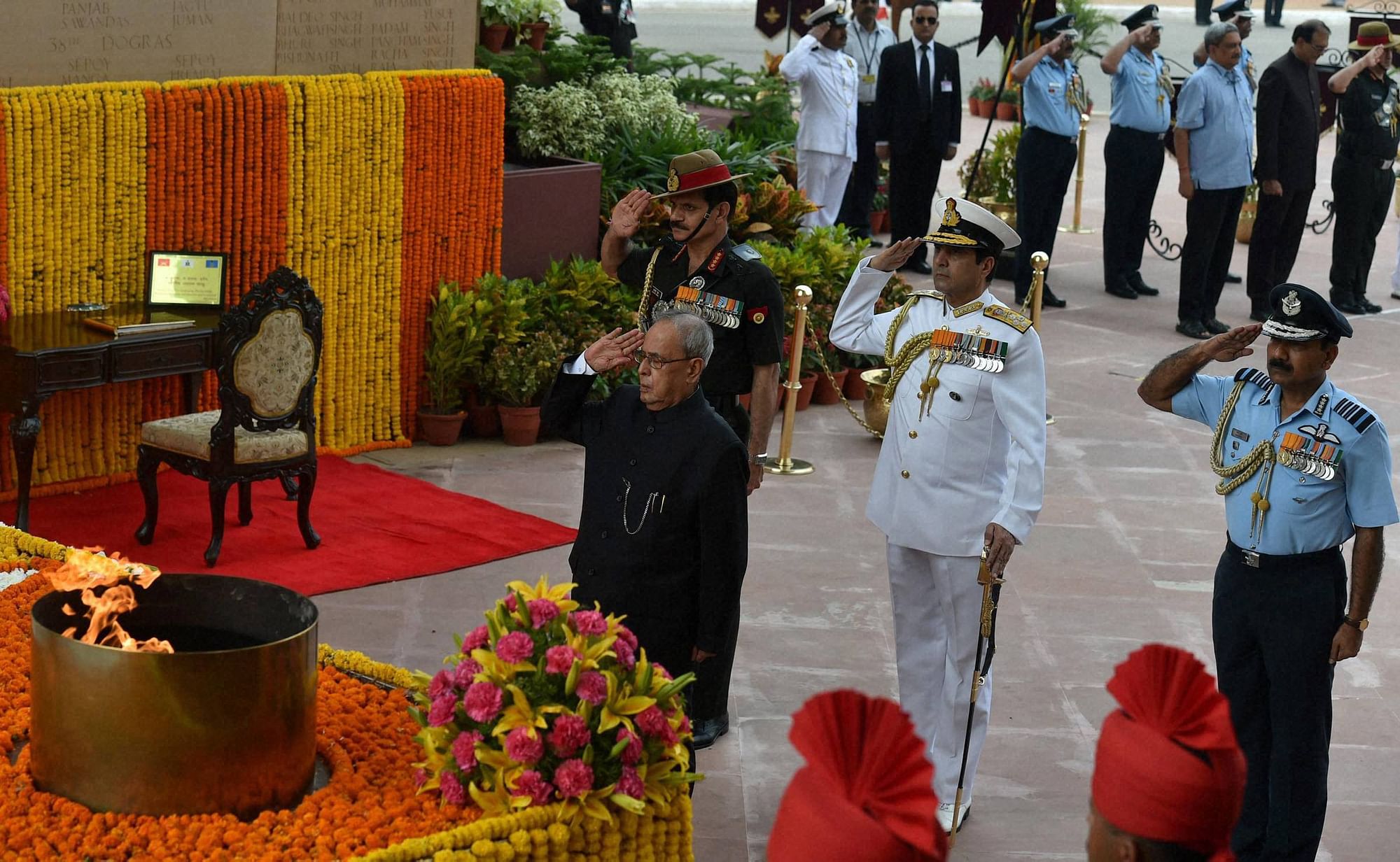 Indian President Pranab Mukherjee paying tribute to 1965 Indo-Pak war heroes in Delhi. (Photo: PTI)