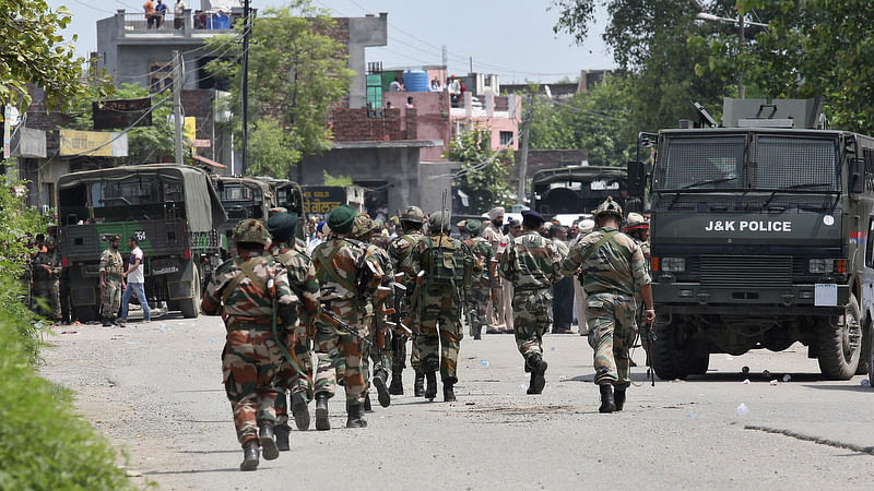 Indian army soldiers patrol near the site of a gunfight at Dinanagar town in Gurdaspur district of Punjab, India, July 27, 2015. (Photo: Reuters)