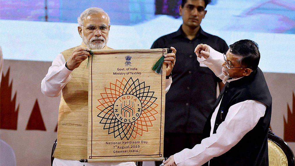 Prime Minister Narendra Modi with Union Minister of State for Textiles (Independent Charge ) Santosh Kumar Gangwar at the inauguration of the National Handloom Day in Chennai, August 7, 2015.&nbsp;(Photo: PTI)
