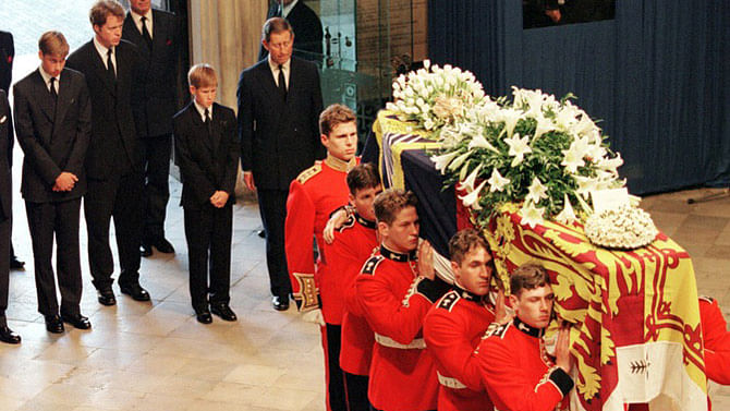 Prince William, Earl Spencer, Prince Harry and Prince Charles follow the coffin of Diana, Princess of Wales, into Westminster Abbey Sept 6, 1997 (Photo: Reuters)