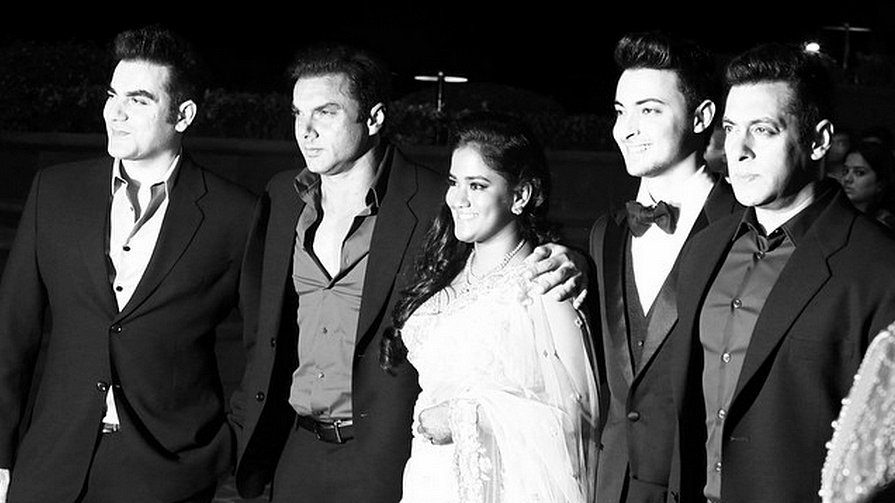 Arpita Khan Sharma with her husband Ayush and her three brothers Arbaaz, Sohail and Salman Khan (Photo: <a href="https://instagram.com/arpitakhansharma/">Instagram/@arpitakhansharma</a>)