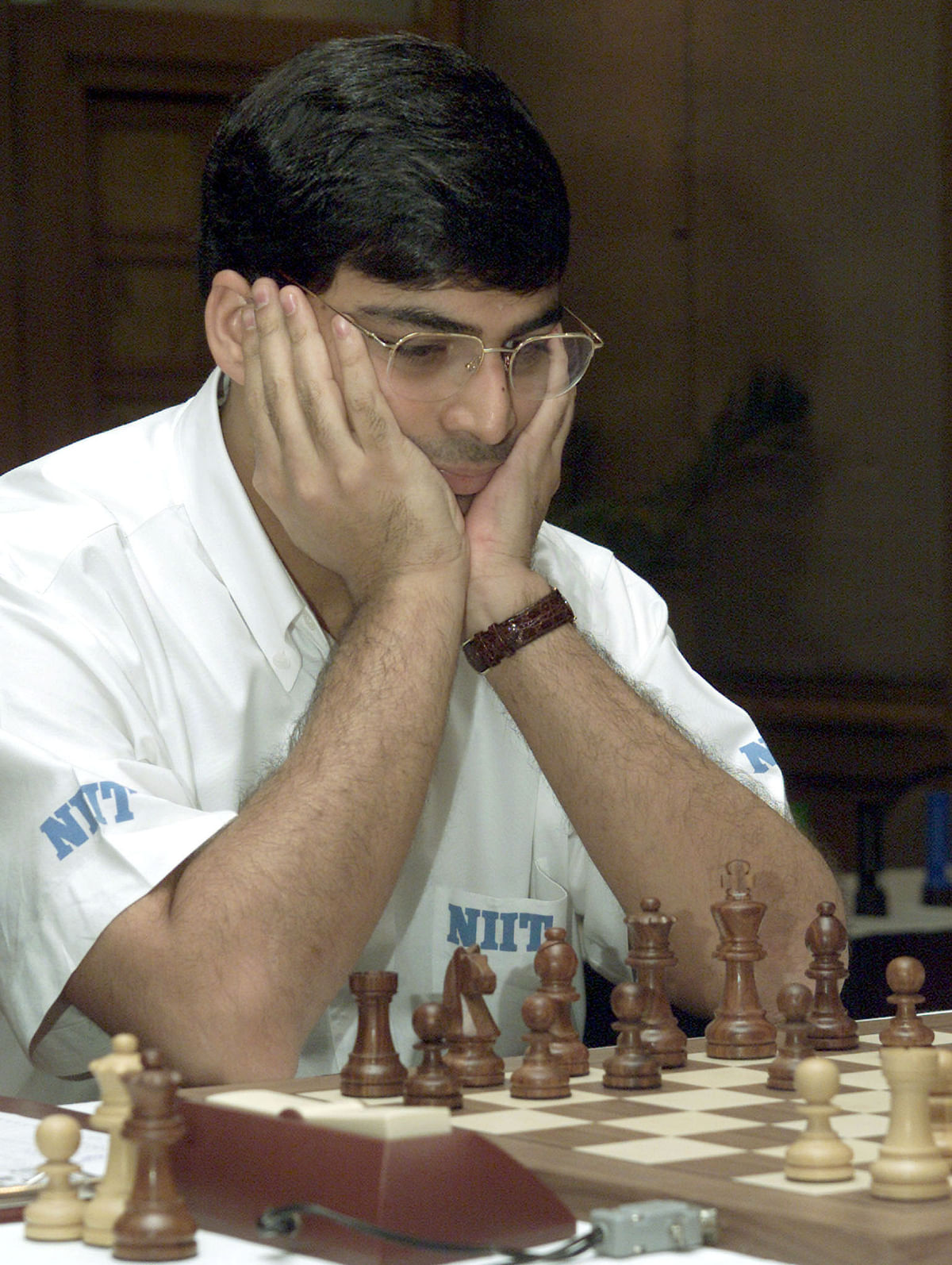 Vishwanathan Anand opens his account with a draw against Topalov of Bulgaria in the 3rd round of the Sinquefield Cup.