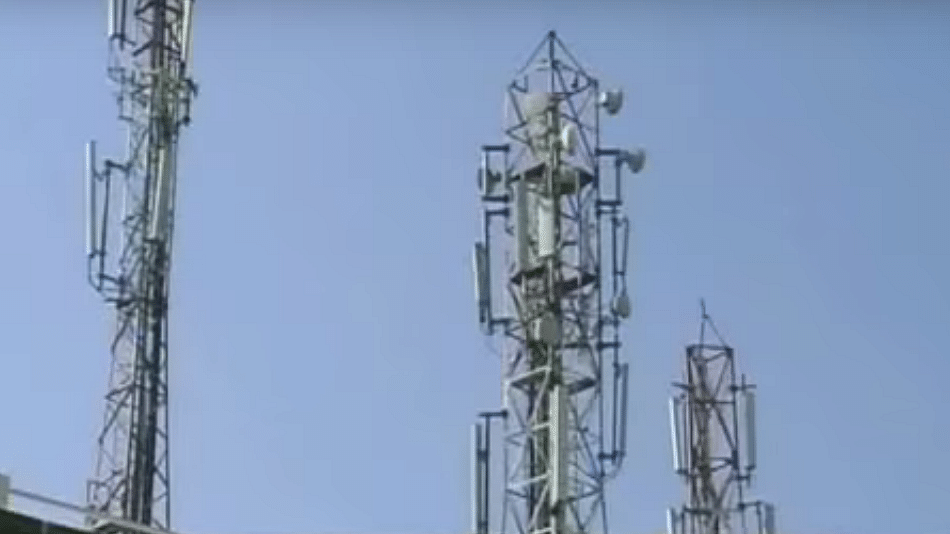 Mobile towers in India. (Photo: YouTube/<a href="https://www.youtube.com/watch?v=oM0Ep4bDOaw">NDTV</a>)