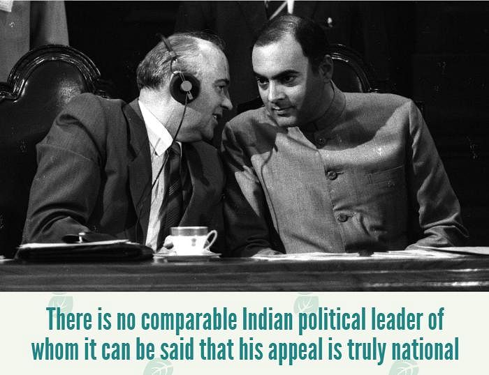 Mikhail Gorbachev confers with his host, Indian Prime Minister Rajiv Gandhi, during a special session of Parliament addressed by the Soviet leader on November 27, 1986. (Photo: Reuters)