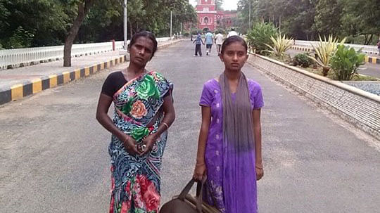 R Swathi and her mother at Anna University. (Photo Courtesy: <a href="https://www.facebook.com/photo.php?fbid=10206246170826579&amp;set=gm.1117118454969553&amp;type=1">Facebook</a>)