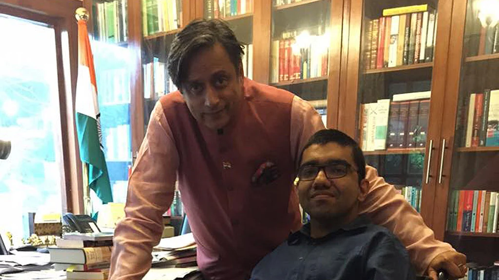 Activist Nipun Malhotra with Congress MP Shashi Tharoor. (Courtesy: <a href="https://www.facebook.com/nipunmalhotra87?fref=photo">Nipun’s Facebook Page</a>)