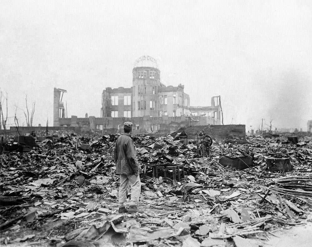 12 pictures that tell you the story surrounding the ghastly atomic bombing on Hiroshima in 1945. 