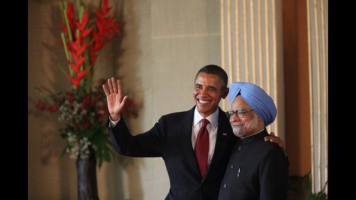 

President Barack Obama and Prime Minister Manmohan Singh participate in a press conference at Hyderabad House in New Delhi, Nov. 8, 2010. 