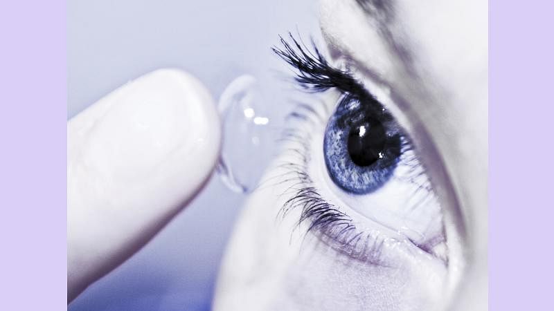 Contact Lens Nightmare: Man Goes Blind After Sleeping in Them