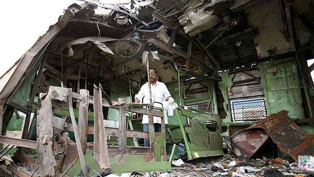  The scene after the Mumbai serial train blasts in 2006. (File photo: PTI)