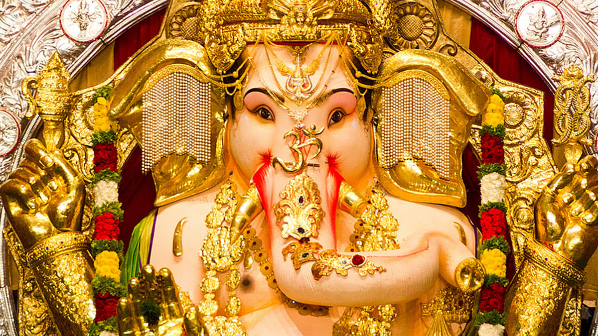 Here are our recommendations of the best Ganesha pandals in Mumbai. Are you ready for some pandal-hopping? 