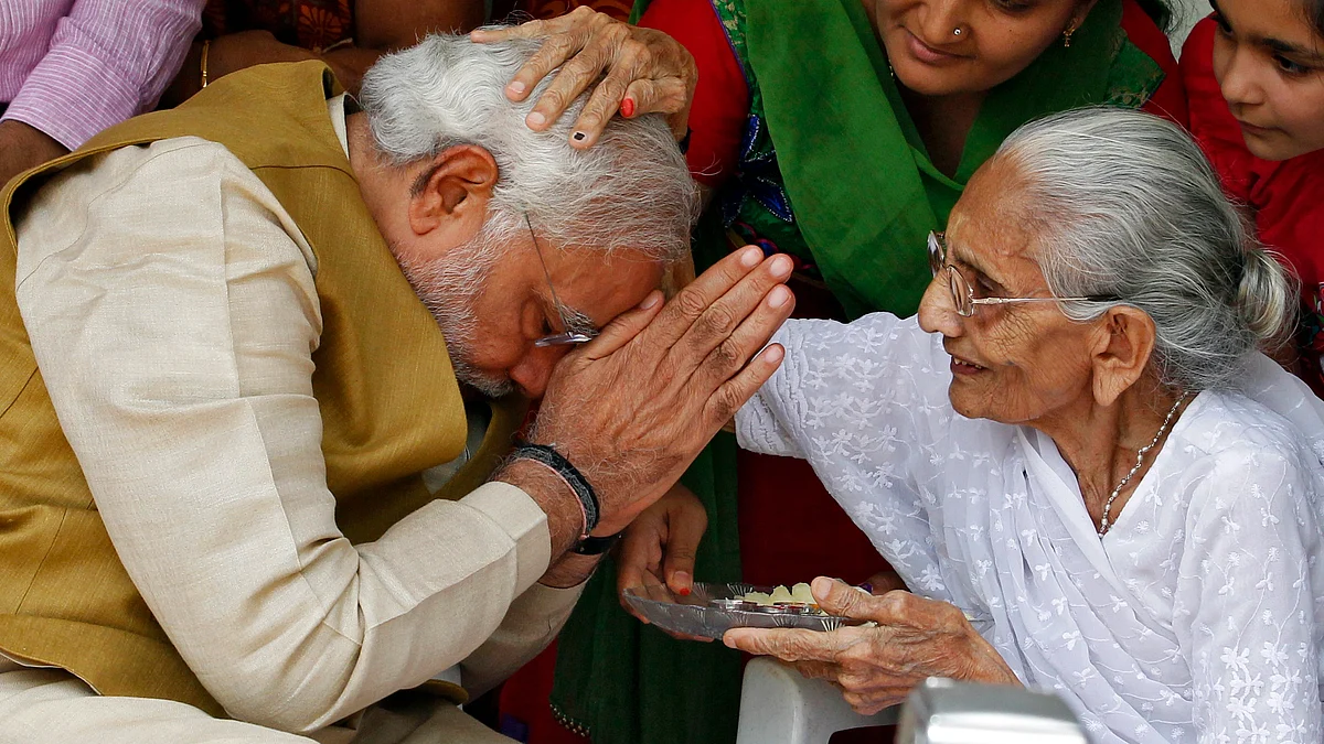 Prime Minister Narendra Modi seeks blessings from his mother Heeraben at her residence in Gandhinagar in the western Indian state of Gujarat May 16, 2014. (Photo: Reuters)