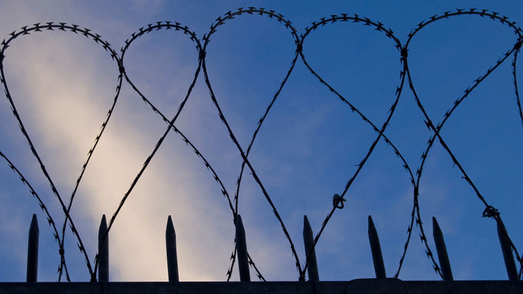 Love in the times of border patrol. (Photo : iStock)