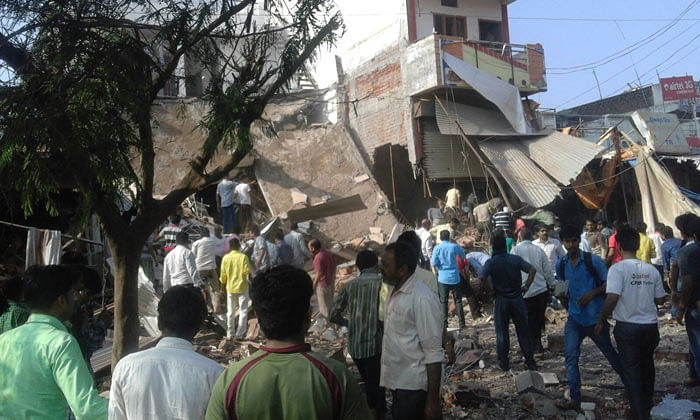 Over 100 have died and several are injured in a gas cylinder explosion in Jhabua, Madhya Pradesh.