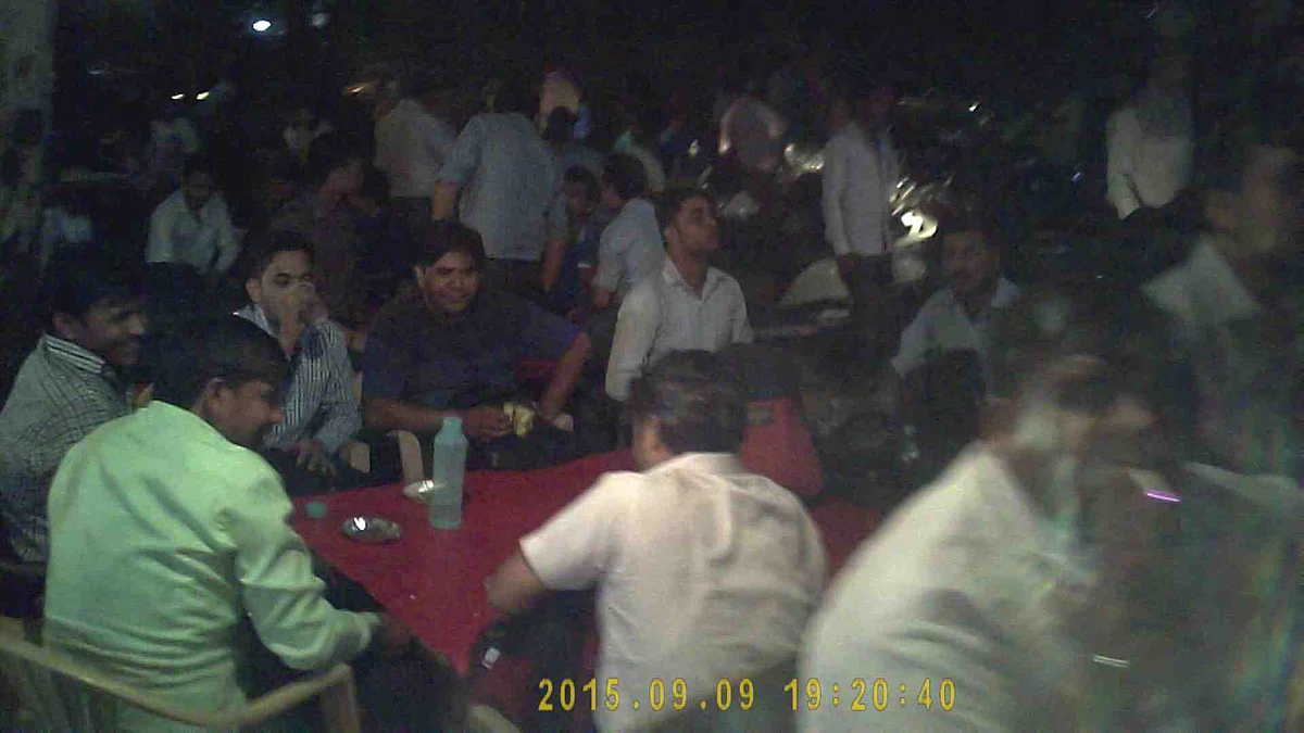 The sea of men drinking openly in Kaushambi. (Photo: The Quint)
