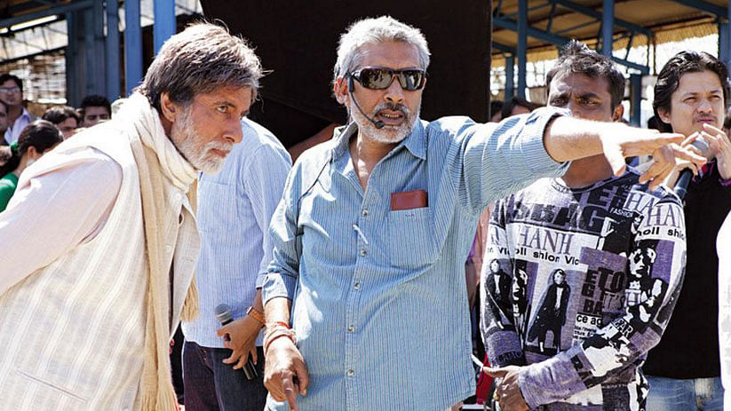 Prakash Jha directs Amitabh Bachchan on the sets of <i>Satyagraha</i> (Photo: Twitter/<a href="https://twitter.com/IyanAmjad/status/631164399911346176">@IyanAmjad</a>)