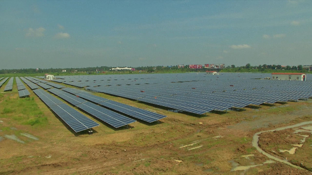 Solar panels power the airport in India’s key port city Cochin. (Photo: AP screengrab)