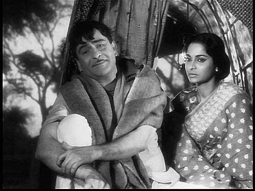 Raj Kapoor and Waheeda Rehman in a scene from <i>Teesri Kasam </i>(1966)