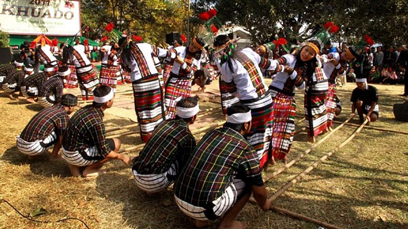 Mizo traditional bamboo dance. (Photo: <a href="http://tourism.mizoram.gov.in/gallery/album/festival">Mizoram Tourism</a>)