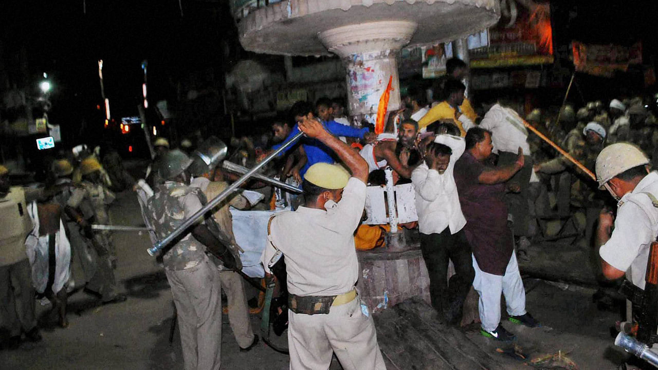 Priests and devotees protesting against the Allahabad High Court order banning idol immersion in the Ganga were lathicharged&nbsp;in Varanasi on Tuesday. (Photo: ANI screengrab)