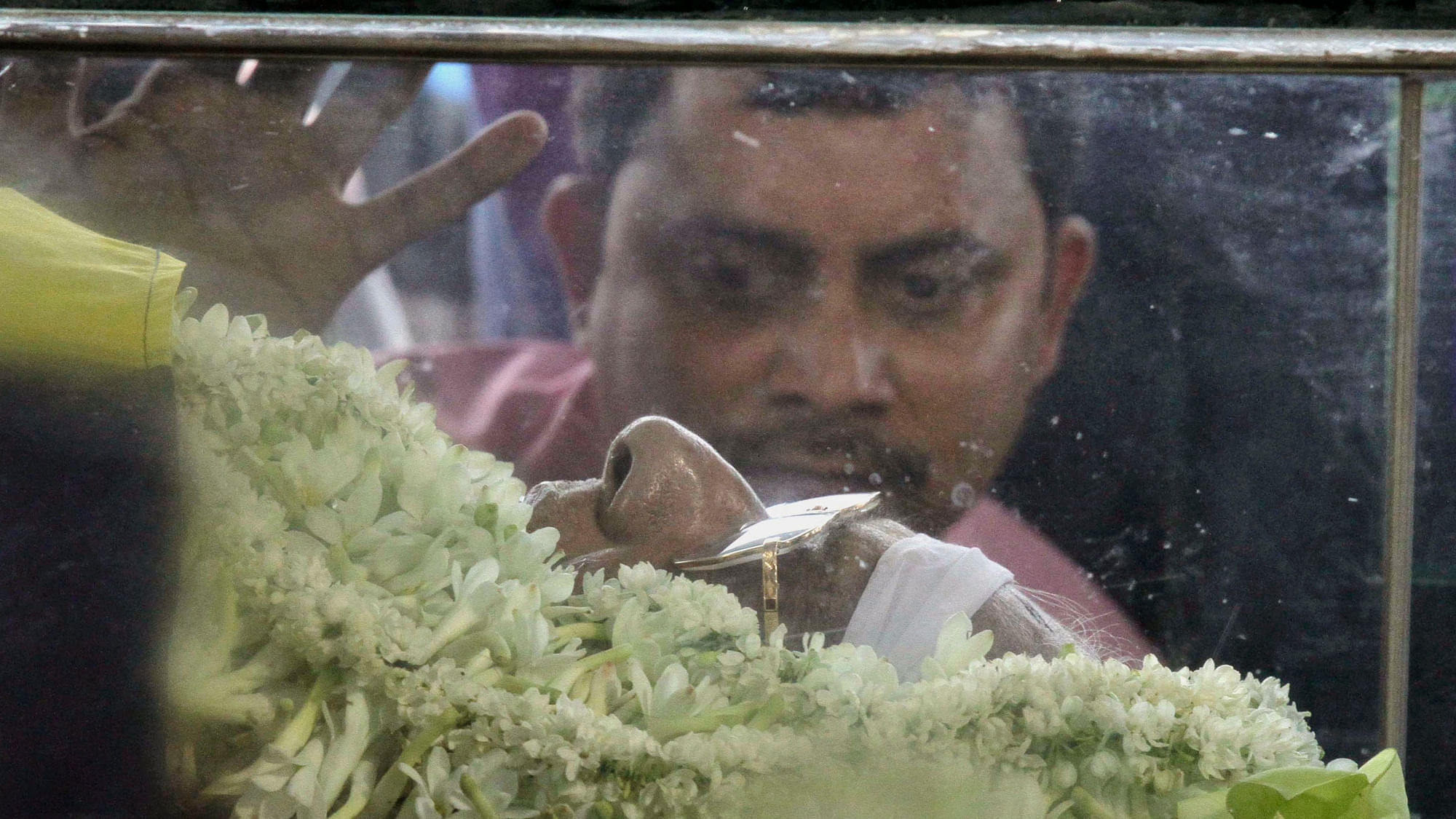 Jagmohan Dalmiya’s body is placed in a glass casket during his funeral in Kolkata. (Photo: PTI)