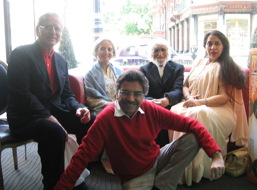 Husain with his friends and Khalid Mohamed (centre) in Royal China, London. 