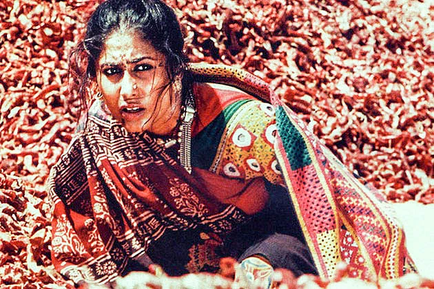 Smita Patil in a scene from <i>Mirch Masala</i> (1985)